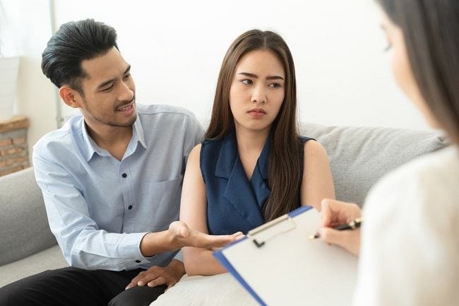 Memiliki Pasangan dengan Gangguan Jiwa? Ini yang Perlu Dilakukan - Alodokter