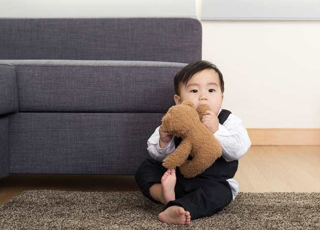 Anak Suka Menggigit Benda? Begini Cara Menghentikan Kebiasaan Tersebut - Alodokter