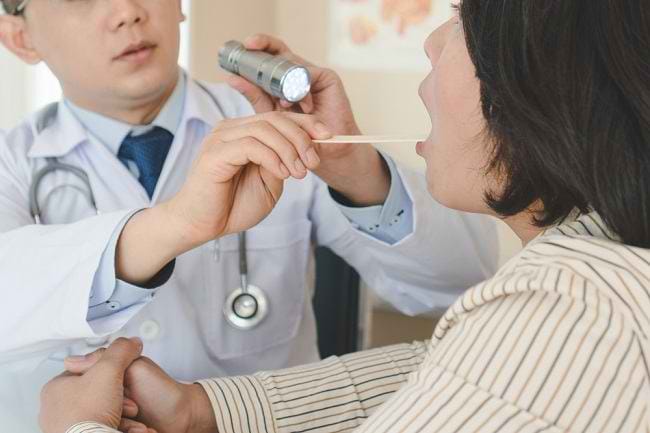 6 Penyebab Kanker Lidah yang Perlu Diwaspadai - Alodokter