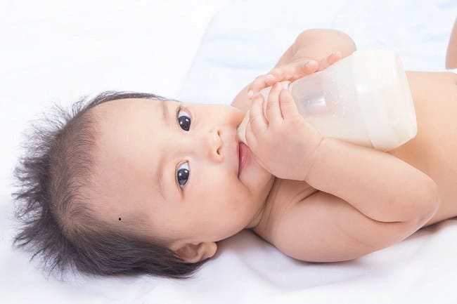 Jangan Salah Memilih Botol Bayi, Ini Kriteria yang Aman - Alodokter