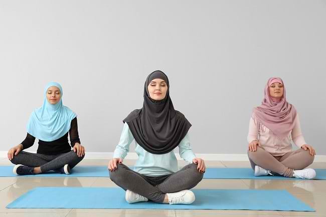 Yuk! Ketahui Manfaat Olahraga Yoga Saat Puasa - Alodokter