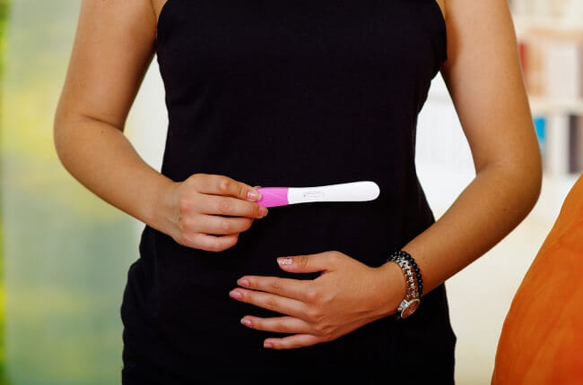 Hasil Test Pack Positif tapi Tidak Hamil? Ini Penyebabnya - Alodokter