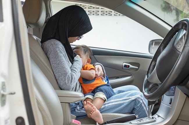 Trik Menyusui Saat Perjalanan Mudik Tanpa Repot - Alodokter