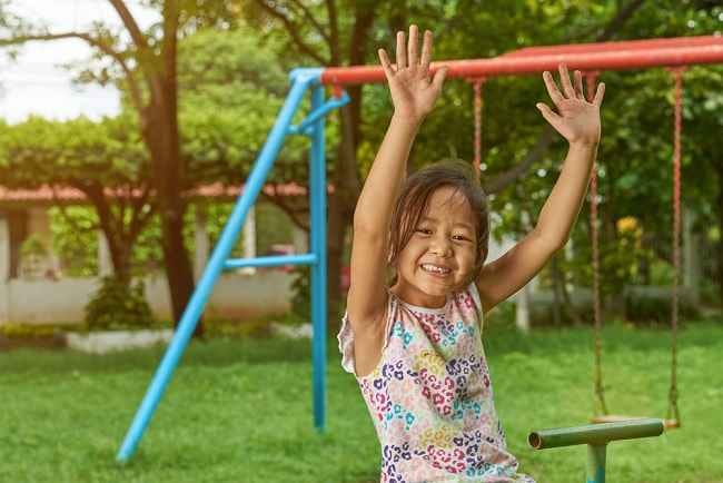 Tips agar Anak Tetap Nyaman Saat Beraktivitas di Cuaca Panas - Alodokter