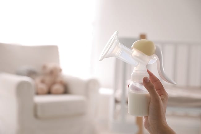 Kenali Perubahan Warna ASI dan Penyebabnya - Alodokter