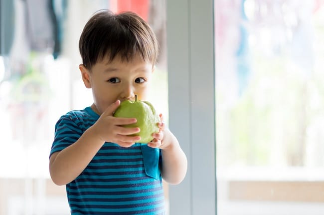 Peran Buah untuk Menjaga Daya Tahan Tubuh Anak - Alodokter