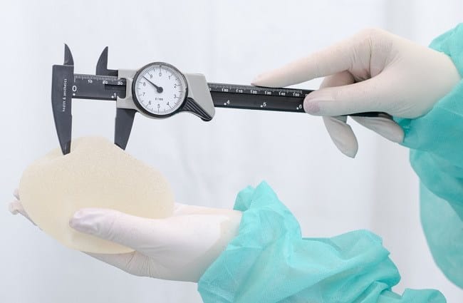 Mau Punya Payudara Berukuran Ekstra Seksi? Kenali Dulu Risikonya - Alodokter