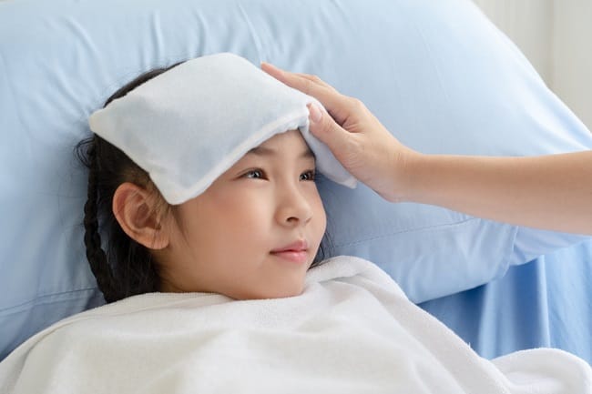Tak Perlu Cemas, Begini Cara Mengatasi Anak Demam - Alodokter