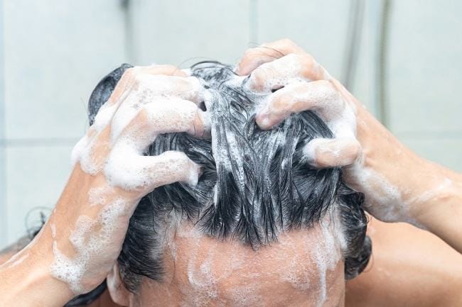 dampak keramas setiap hari bagi kesehatan rambut dan kulit kepala