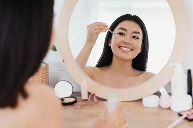 7 Kandungan Serum Penghilang Bekas Jerawat dan Penggunaanya - Alodokter