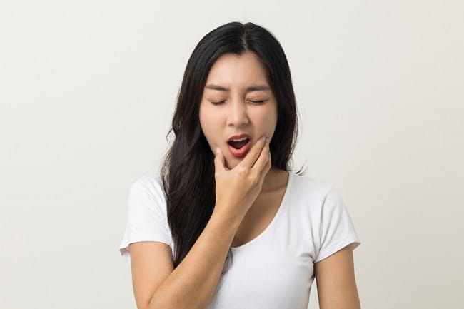 Ketahui Cara Mengatasi Gigi Ngilu karena Gigi Berlubang - Alodokter