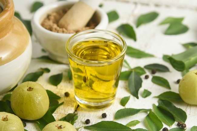 5 Manfaat Minyak Amla untuk Kesehatan Rambut - Alodokter