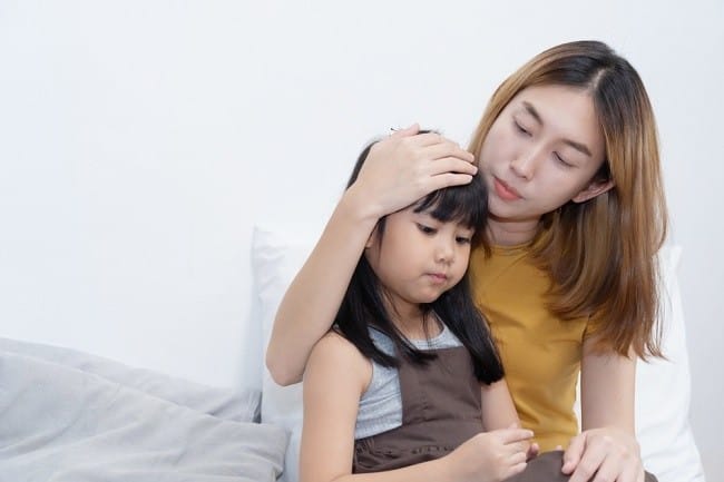 Bunda, Terapkan Tips Ini agar Anak Nyaman Saat Cuaca Tak Menentu - Alodokter