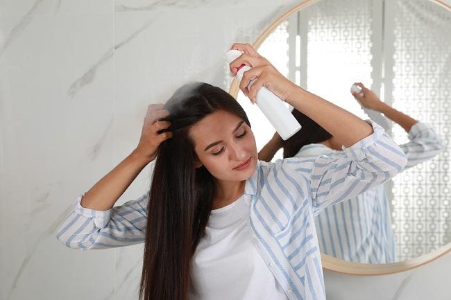 Dry Shampoo Bisa Bikin Kanker, Benarkah? - Alodokter
