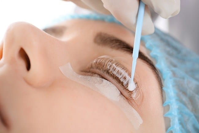 Lash Lift, Cara Baru Melentikkan Bulu Mata - Alodokter