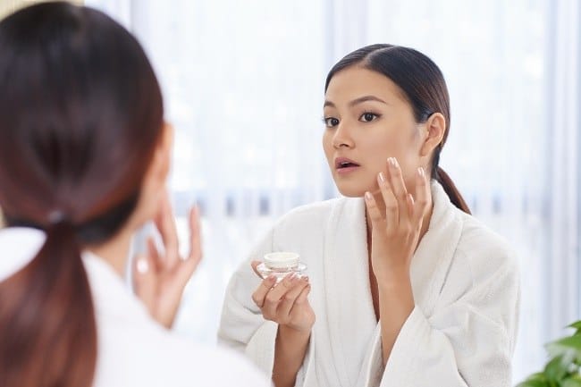 Ini Urutan Skincare Pagi yang Tepat - Alodokter
