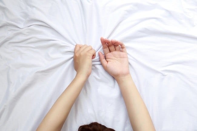 Mengenal Dental Dam, Pelindung Saat Seks Oral - Alodokter