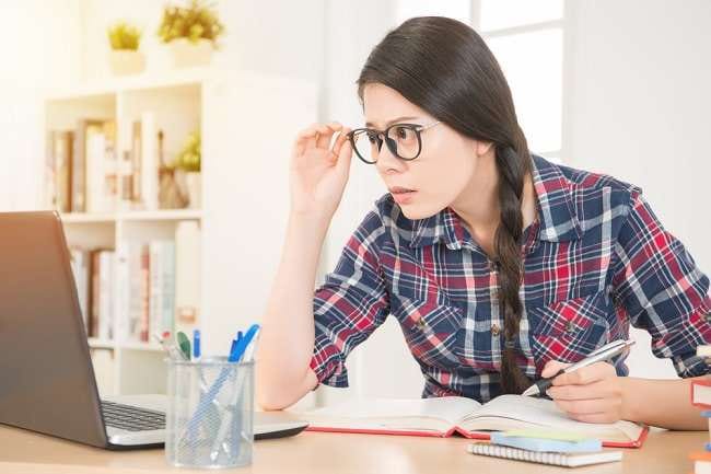 Penyebab Computer Vision Syndrome dan Cara Mencegahnya - Alodokter