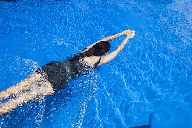 Bolehkah Wanita Berenang Saat Haid? - Alodokter
