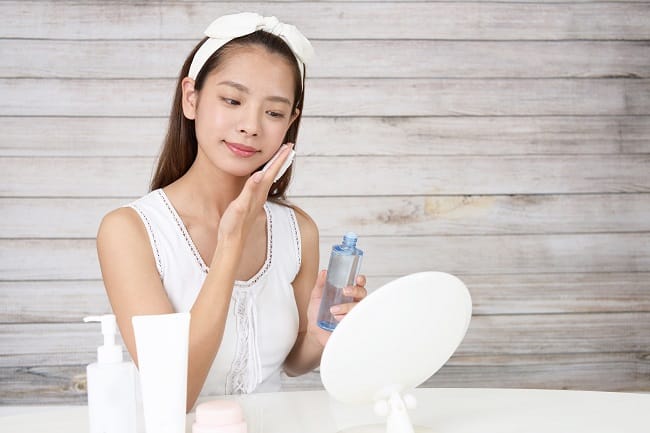 9 Urutan Skincare Malam yang Tepat agar Wajah Mulus dan Cerah - Alodokter