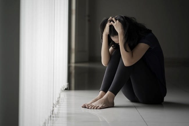 8 Gejala Depresi Berat yang Tidak Boleh Diabaikan - Alodokter