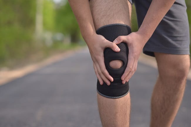 Deker Lutut dan Kondisi yang Memerlukannya - Alodokter