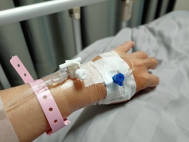 Pemasangan Infus, Ini yang Harus Anda Ketahui - Alodokter