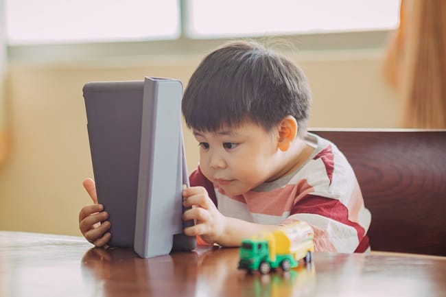 7 Kesalahan Orang Tua yang Bisa Menyebabkan Anak Terlambat Bicara - Alodokter