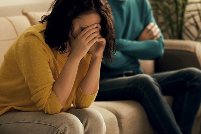 Red Flag dalam Hubungan, Ketahui Tanda-Tandanya - Alodokter