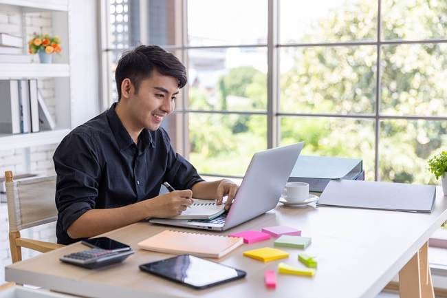 7 Tips Bekerja Saat Puasa agar Tetap Semangat dan Produktif - Alodokter