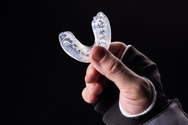 Mouth Guard, Kenali Jenis dan Kondisi yang Memerlukannya - Alodokter