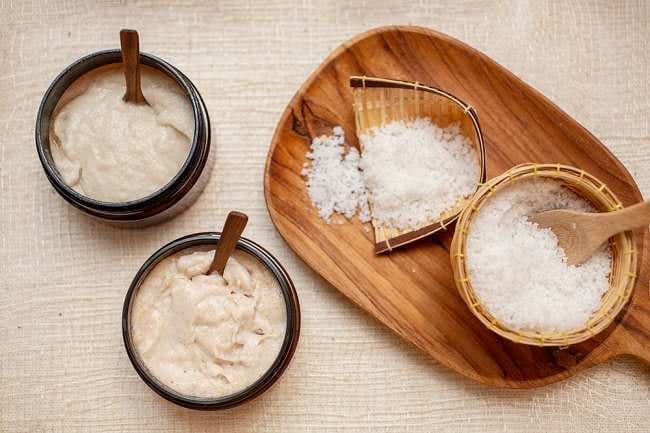 Sering Dianggap Sama, Inilah Perbedaan Lulur dan Scrub Badan - Alodokter