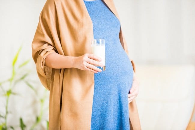 Manfaat Susu Ibu Hamil untuk Ibu dan Janin, serta Aturan Minumnya - Alodokter