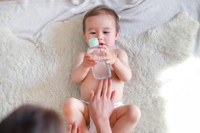 8 Minyak Telon yang Bagus dan Aman untuk Bayi - Alodokter