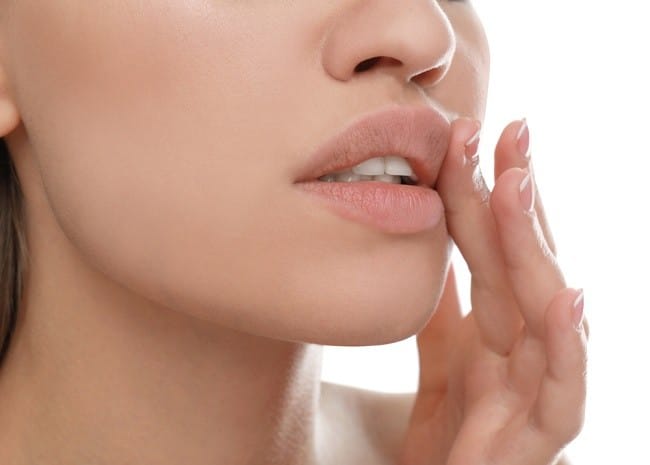 Bibir Atas Kedutan, Inilah 12 Penyebabnya - Alodokter