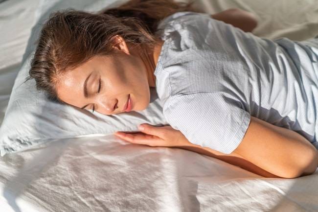 Inilah Posisi Tidur yang Baik untuk Penderita Wasir - Alodokter