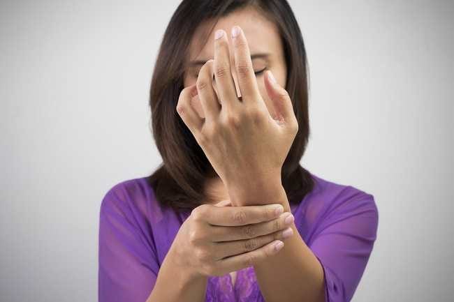 Benjolan di Pergelangan Tangan, Kenali Beragam Jenisnya - Alodokter