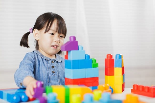 6 Mainan Anak 2 Tahun yang Dapat Mendukung Perkembangan Anak - Alodokter