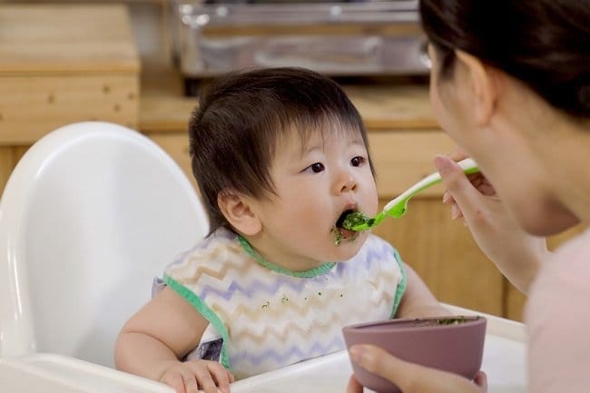 Beragam Pilihan Makanan Bayi 11 Bulan untuk Tumbuh Kembangnya - Alodokter