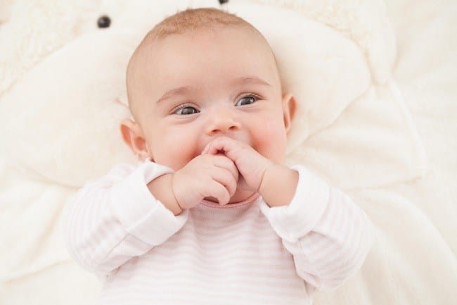 Ini Posisi Tidur Bayi 0-3 Bulan yang Benar - Alodokter