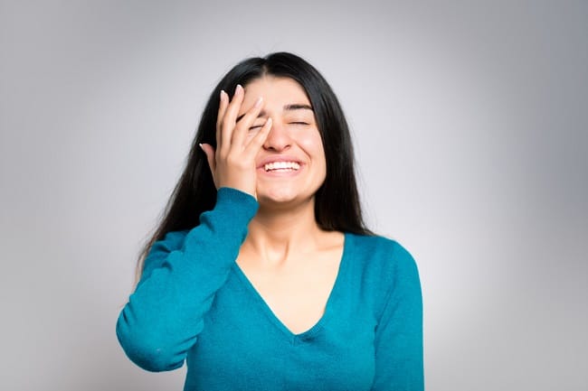 Ketawa Sambil Nangis, Normal atau Tidak? - Alodokter