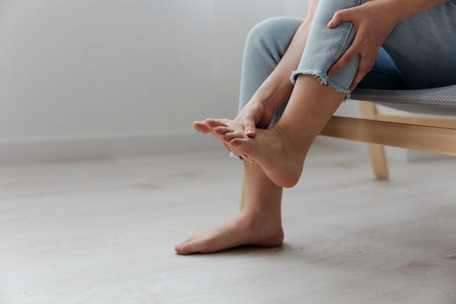 Telapak Kaki Sakit Kalau Ditekan? Cek Informasinya di Sini - Alodokter