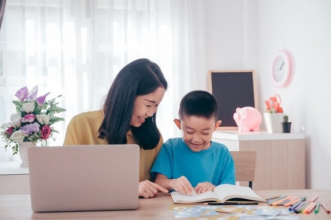 Homeschooling untuk Anak ADHD, Ketahui Kelebihan dan Kekurangannya - Alodokter