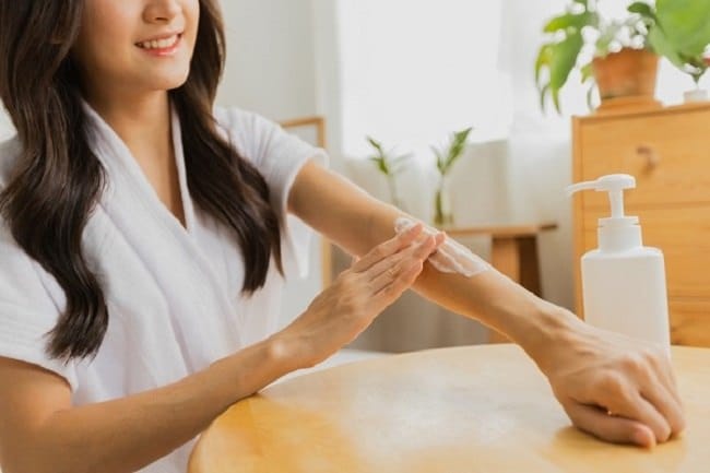 8 Cara Memperbaiki Skin Barrier yang Rusak - Alodokter