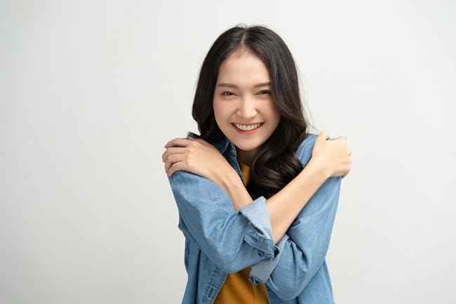 Yuk, Cintai Dirimu Sendiri Dulu Sebelum Mencintai Orang Lain - Alodokter