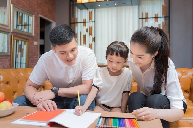 Authoritative Parenting, Pola Asuh yang Menerapkan Kebebasan dan Batasan - Alodokter