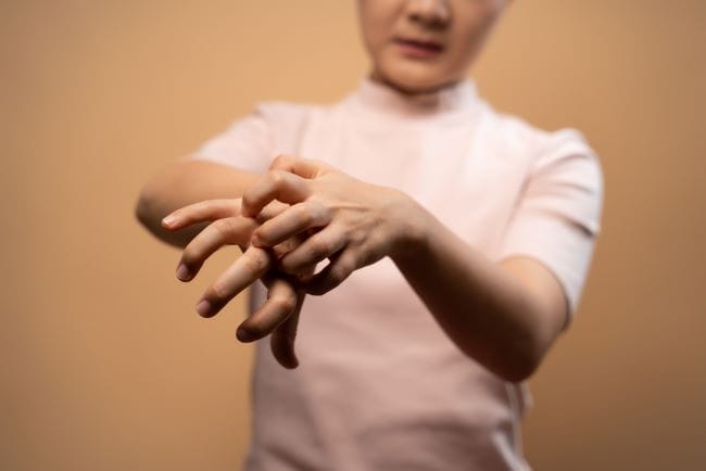 Gatal di Sela Jari Tangan, Inilah 6 Penyebab dan Cara Menanganinya - Alodokter