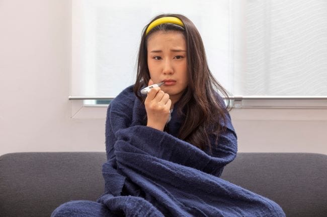 7 Cara Mengatasi Demam Menggigil pada Orang Dewasa - Alodokter