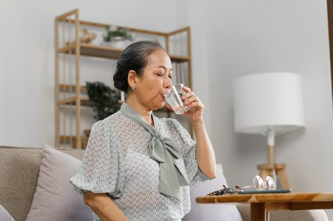 Pil KB Dapat Menunda Menopause, Mitos atau Fakta? - Alodokter