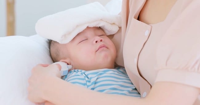 5 Cara Cepat Menurunkan Panas pada Bayi Tanpa Obat - Alodokter